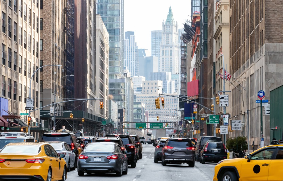 ניו יורק גרפה הון על רכבים, ואז טראמפ החליט להרוס לה