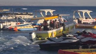 אדם נהרג ושמונה נפצעו בהתנגשות בין שתי סירות באילת 