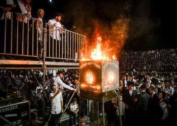 גדולי הדור הספרדים: עלייה למירון בשבוע הבא תיחשב כהילולא עצמה