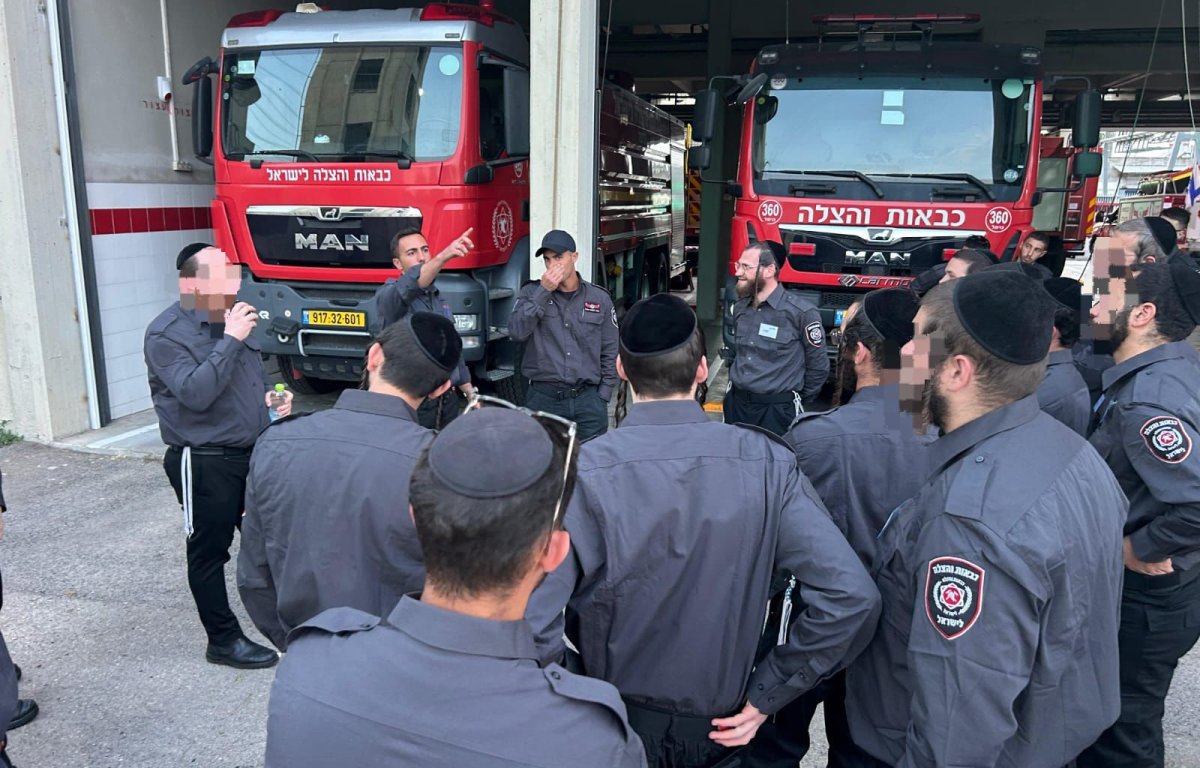 היסטוריה בכבאות: 22 חרדים התנדבו להיות לוחמי אש בחיפה היסטוריה בכבאות: 22 חרדים התנדבו להיות לוחמי אש בחיפה