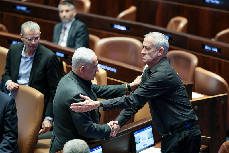 הכנסת אישרה: מבנה ממשלת החילופים והעיקרון הפריטטי בוטלו