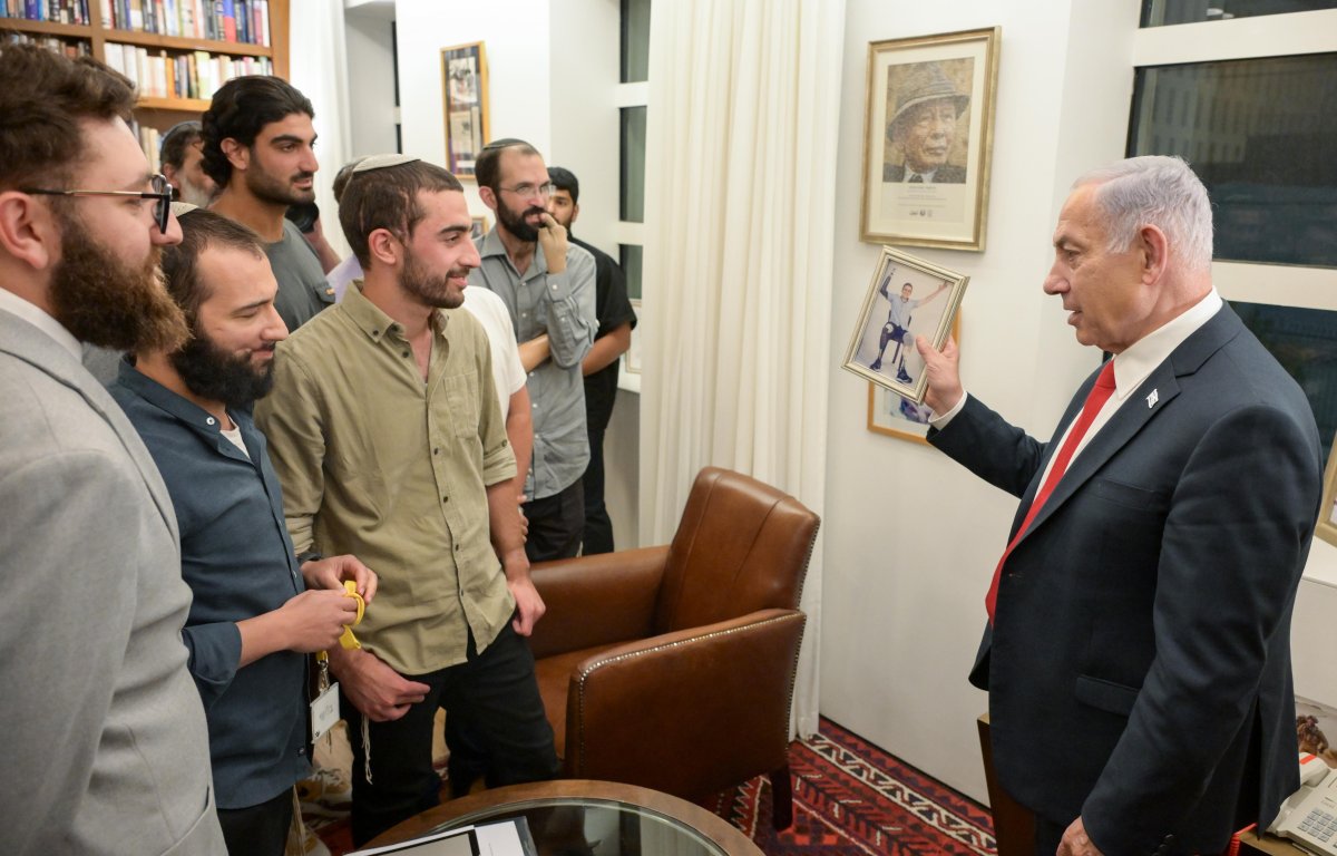 רה"מ ללוחמי מילואים שנפצעו: "בקרוב נתחיל במהלך להשמדת חמאס"