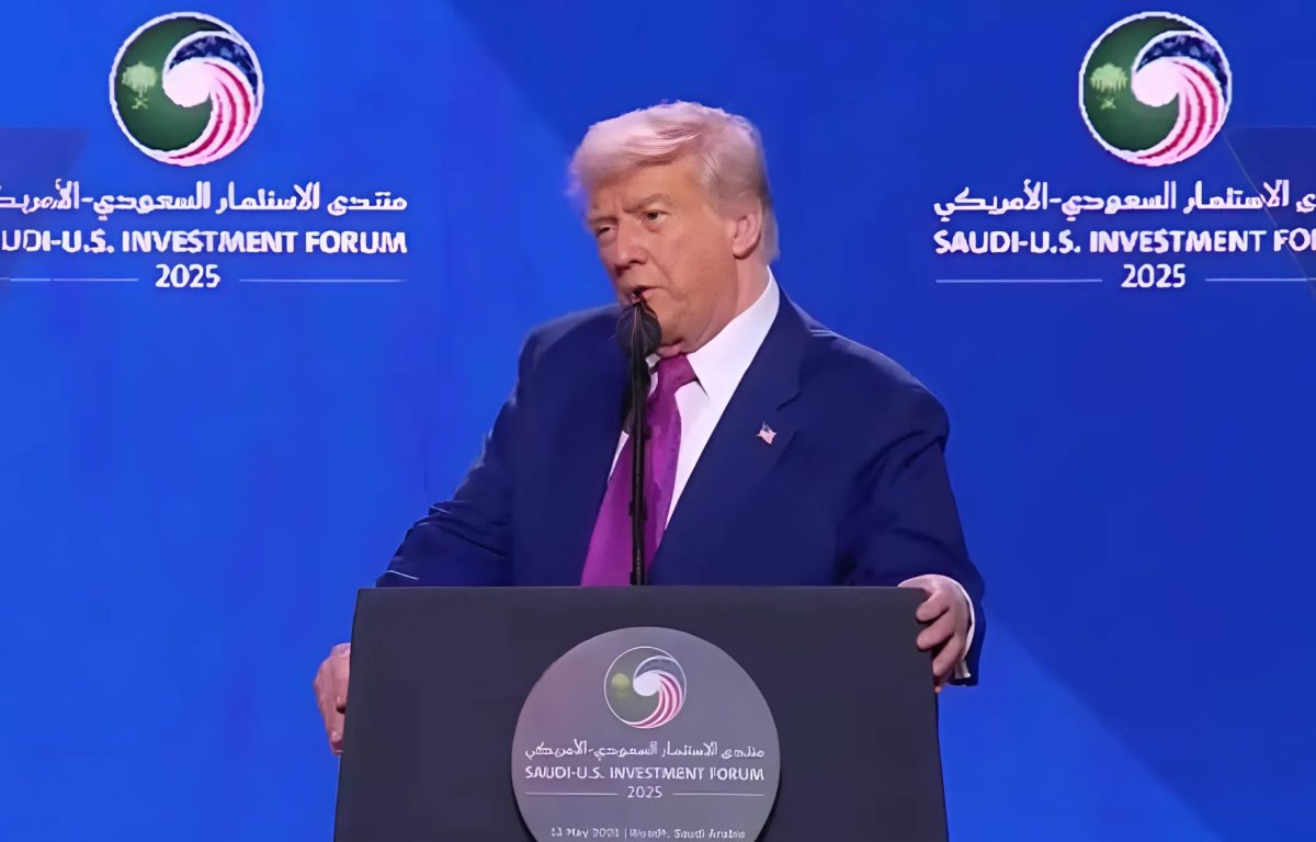 הנשיא טראמפ הכריז בסעודיה: "נסיר את העיצומים שלנו על סוריה" הנשיא טראמפ הכריז בסעודיה: "נסיר את העיצומים שלנו על סוריה"