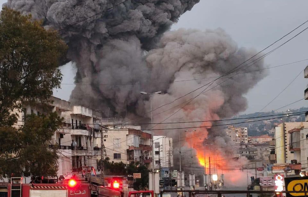 צה"ל הפציץ מחסן רקטות בלבנון - וגרם לפטריית עשן ענקית
