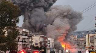 צה"ל הפציץ מחסן רקטות בלבנון - וגרם לפטריית עשן ענקית