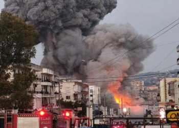 צה"ל הפציץ מחסן רקטות בלבנון - וגרם לפטריית עשן ענקית