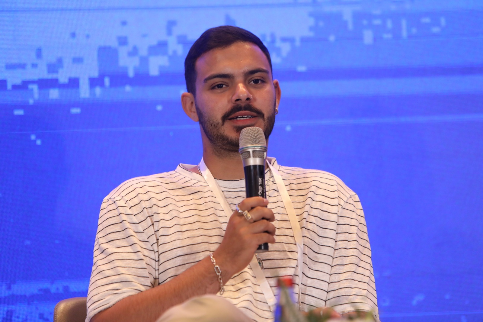 שורד השבי בעדות מצמררת: "מקלחת אמיתית הייתה רק אחרי 285 ימים" שורד השבי בעדות מצמררת: "מקלחת אמיתית הייתה רק אחרי 285 ימים"