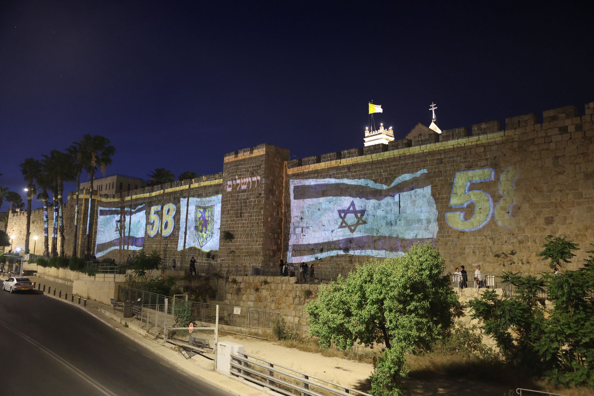 שבחי ירושלים: עיר הבירה הוארה לרגל יום חגה