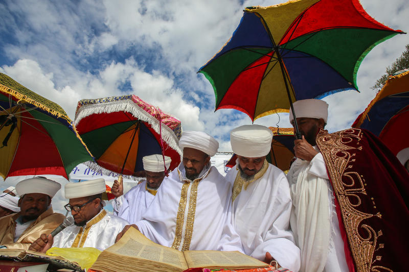 "עדת גיבורים": הנשיא ורה"מ נאמו בטקס לזכר יהודי אתיופיה שנספו בדרכם ארצה
