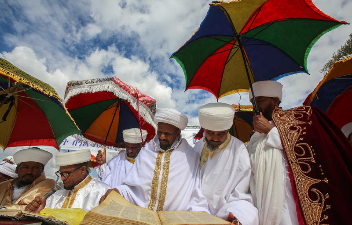 "עדת גיבורים": הנשיא ורה"מ נאמו בטקס לזכר יהודי אתיופיה שנספו בדרכם ארצה