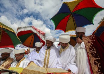 "עדת גיבורים": הנשיא ורה"מ נאמו בטקס לזכר יהודי אתיופיה שנספו בדרכם ארצה