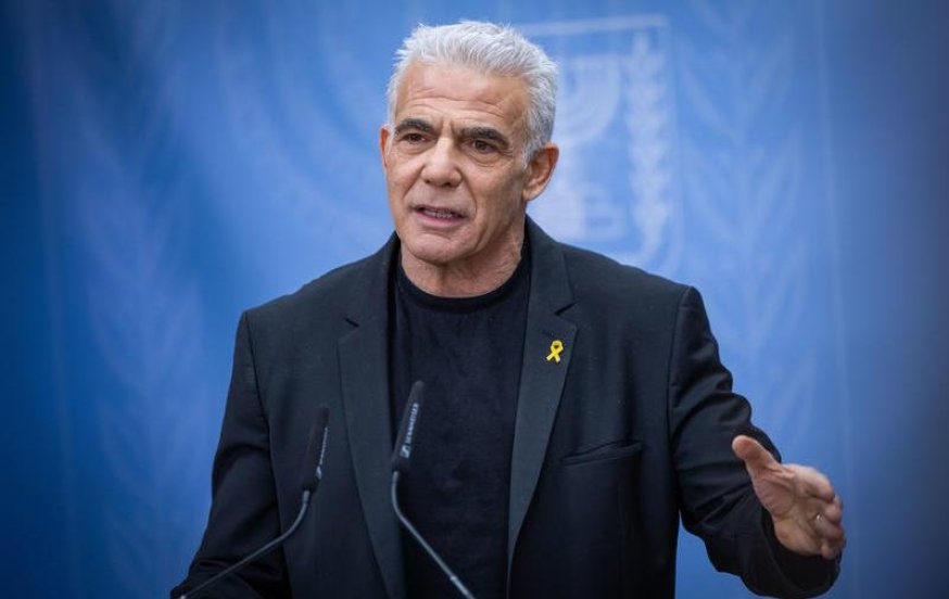 לפיד טוען: ישראל מממנת בסתר את קרן הסיוע ההומניטרי בעזה