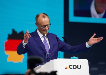 בעלת הברית החשובה באירופה מאיימת באמברגו נשק על ישראל