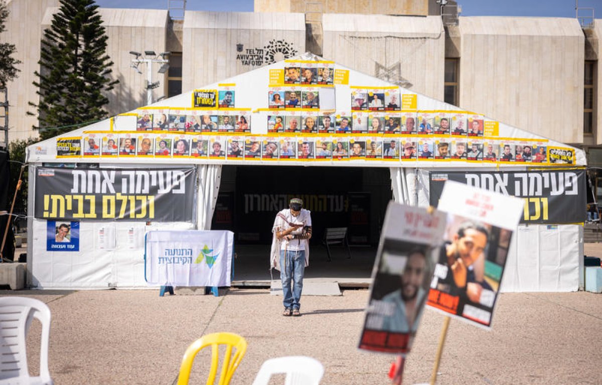 הנשיא אירח את מיזם "תפילין לכל חטוף": "בס"ד נראה את כולם בבית"