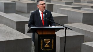 שר החוץ מאשים באנדרטת השואה: "העולם שכח את הלקח"