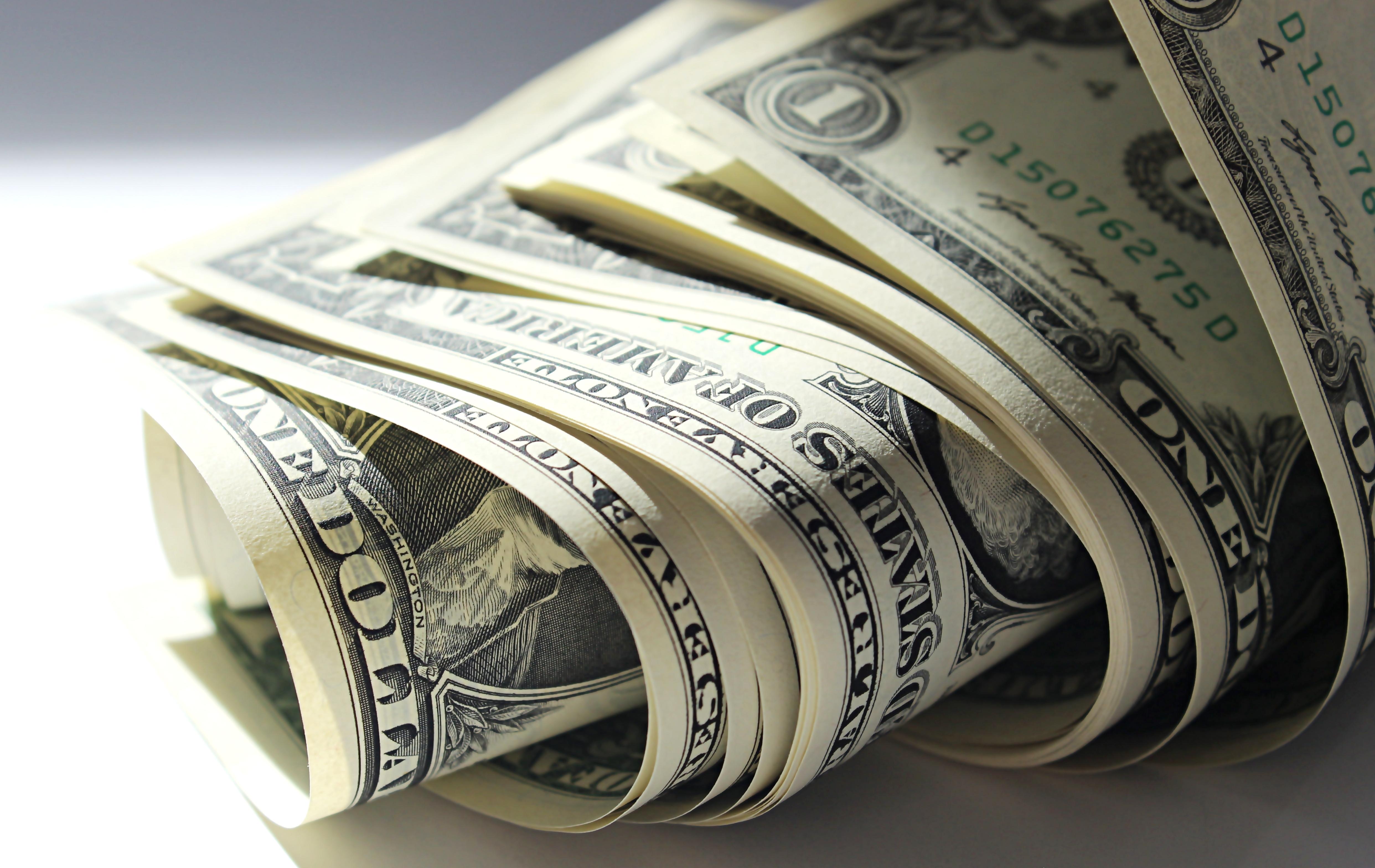 הדולר מתמוטט, ומגיע לשפל של שלוש שנים מול השקל הדולר מתמוטט, ומגיע לשפל של שלוש שנים מול השקל