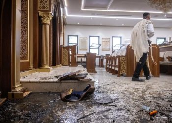 מרן הראש"ל הגיע לבית תפילתו שהוצת; ש"ס תממן אבטחה צמודה לרב