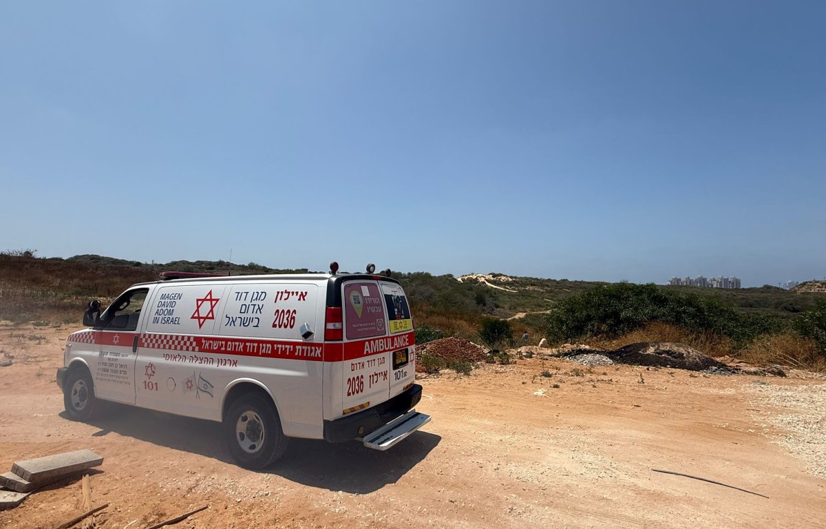 תמרור אזהרה בוהק: נער בן 13 נפצע אנוש מירי באקדח של ההורים תמרור אזהרה בוהק: נער בן 13 נפצע אנוש מירי באקדח של ההורים