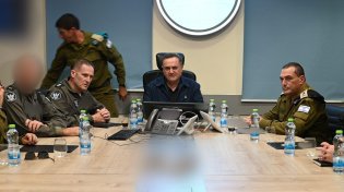 ישראל נערכת לעימות: שר הביטחון, הרמטכ"ל ומפקד חיה"א ביקרו בנבטים