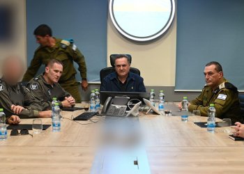 ישראל נערכת לעימות נרחב: שר הביטחון, הרמטכ"ל ומפקד חיל האוויר ביקרו בבסיס נבטים