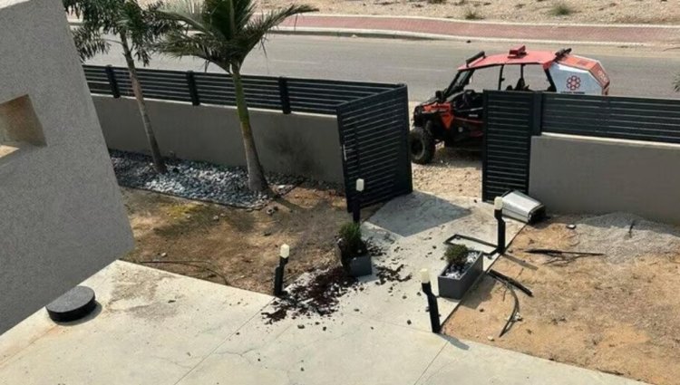 גבורת יחידים בפרי גן: לוחמי שלומית עצרו את חדירת המחבלים חצר שנהרסה במושב, 7 באוקטובר (צילום: השימוש בתמונה נעשה על פי סעיף 27א)