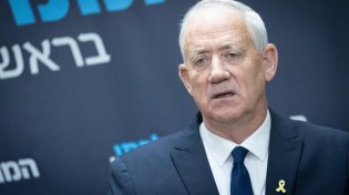 גנץ מתגייס למען המדינה: "נלחמים רק נגד המשטר - לא נגד העם"