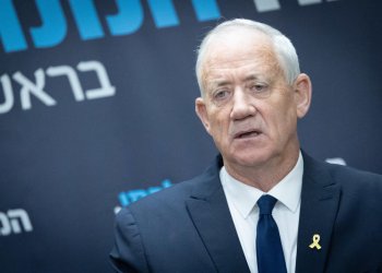 גנץ מתגייס למען המדינה: "נלחמים רק נגד המשטר - לא נגד העם"