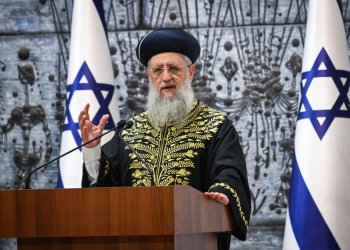 מרן הראשון לציון נועד עם משפחות חטופים: "מקווה שכולם יחזרו בקרוב"