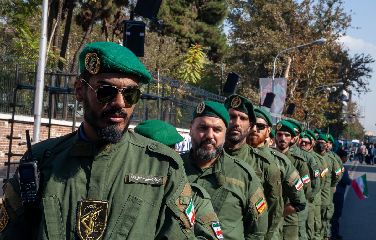 איראן מבועתת: הצמרת הביטחונית "במנוסה", הטלפונים הושבתו