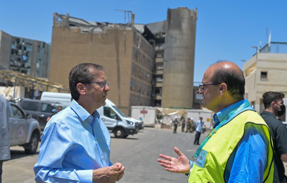 נשיא המדינה בסורוקה: "צריך לתת מכה קשה ביותר על ראש הנחש בטהרן"