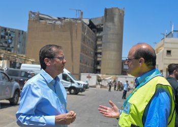 נשיא המדינה בסורוקה: "צריך לתת מכה קשה ביותר על ראש הנחש בטהרן"