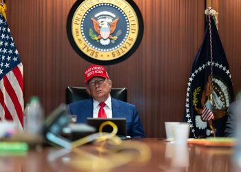 טראמפ חותר לשינוי המשטר באיראן: "נהפוך אותה לגדולה שוב"