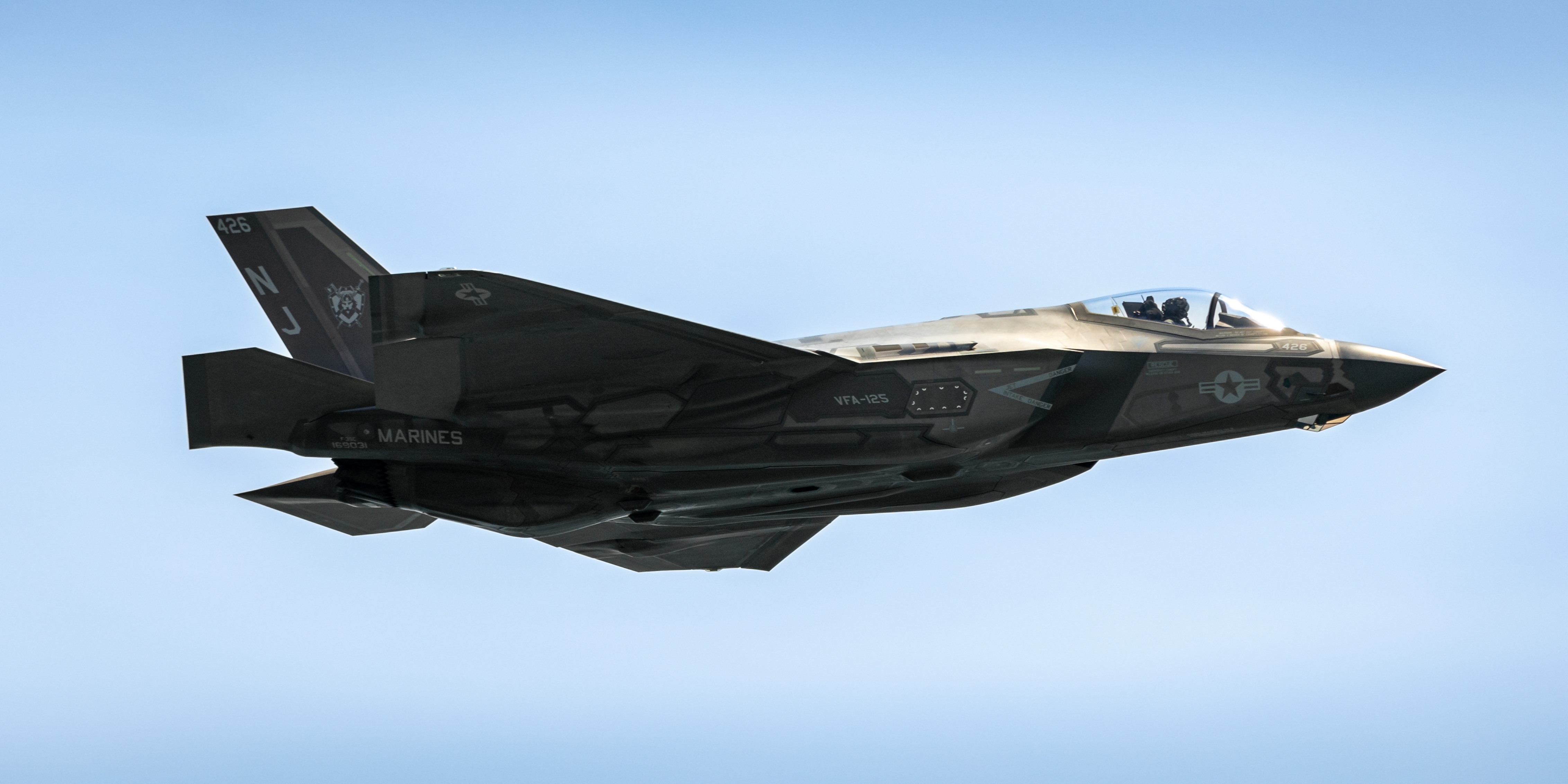 בריטניה נערכת למלחמה באירופה, ורוכשת 12 מטוסי F35 בריטניה נערכת למלחמה באירופה, ורוכשת 12 מטוסי F35