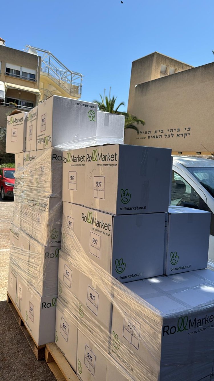 עשרות מנות חלוקה מהארגון המיסיונרי "לטובת" המפונים. (צילום: ארגון יהודים למען ישו)