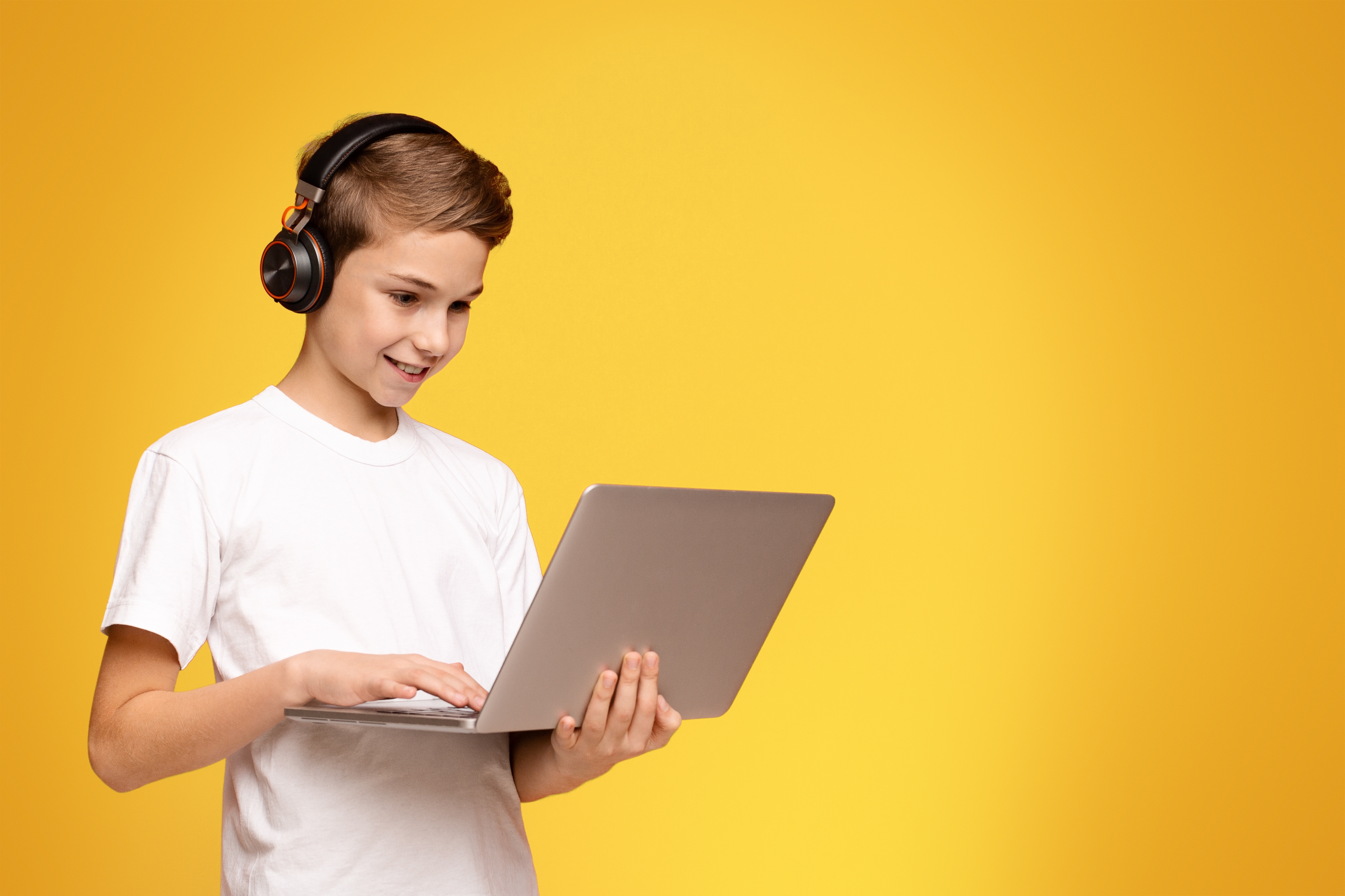 דאגה גדולה: 82% מהנוער בישראל בסיכון גבוה להתמכרות לרשתות החברתיות