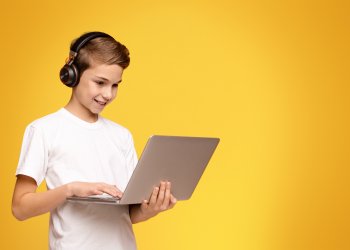 דאגה גדולה: 82% מהנוער בישראל בסיכון גבוה להתמכרות לרשתות החברתיות