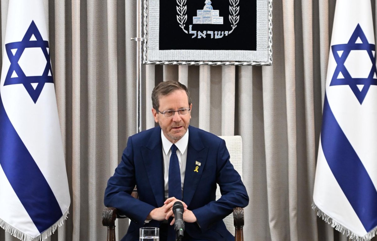 נשיא המדינה לנבחרת הדיפלומטים: "החזרת החטופים - הדבר החשוב ביותר" נשיא המדינה לנבחרת הדיפלומטים: "החזרת החטופים - הדבר החשוב ביותר"