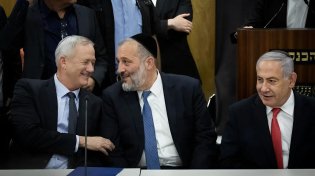 דיווח: בעקבות פרישת איזנקוט - דרעי לוחץ על גנץ לשוב לממשלה