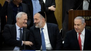 דיווח: בעקבות פרישת איזנקוט - דרעי לוחץ על גנץ לשוב לממשלה
