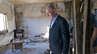לראשונה מאז הטבח: רה"מ נתניהו הגיע לסיור בקיבוץ ניר עוז