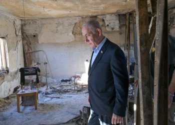 לראשונה מאז הטבח: רה"מ נתניהו הגיע לסיור בקיבוץ ניר עוז