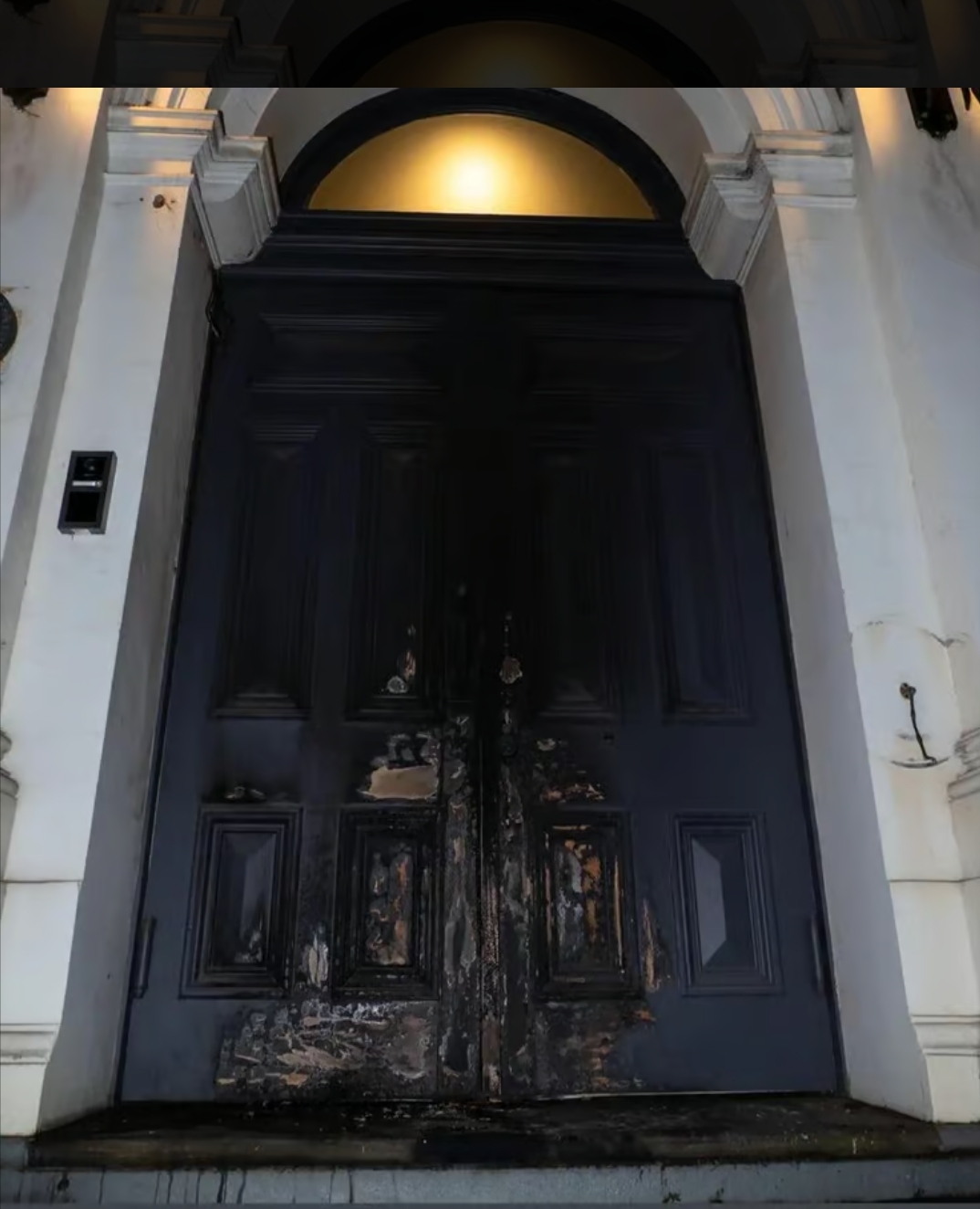 פשע שנאה: בית כנסת הוצת במלבורן - עם מתפללים בתוכו, שלא נפגעו