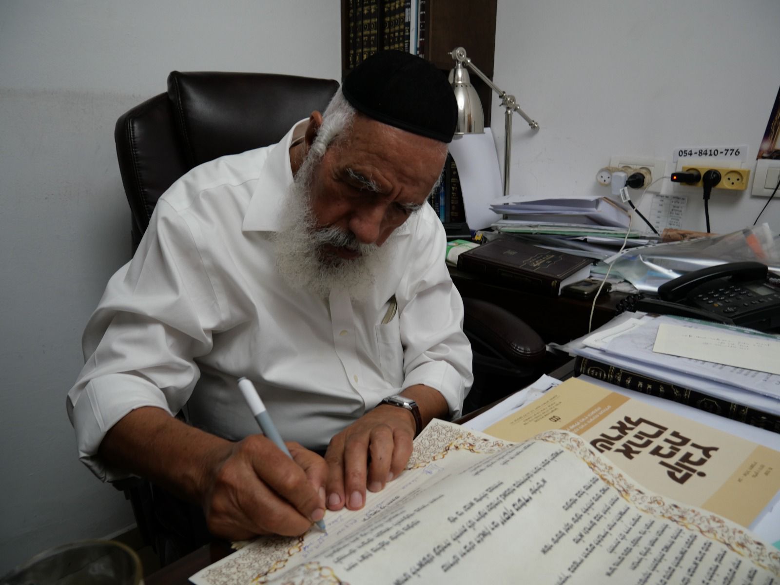 מעמד הכתרת הגאון הגדול הגר"י משדי שליט"א לרב קהילת "היכל השם" פרדס כץ (צילום: נועם אליהו)