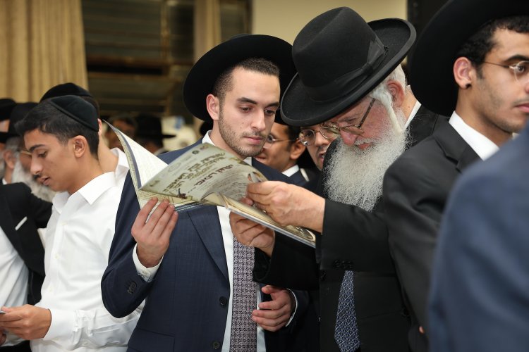 מעמד הקבלת פני רבו למרן עמוד ההוראה הגאון הגדול הרב יצחק רצאבי שליט"א, שע"י מוסדות נתיבות מהרי"ץ מעמד הקבלת פני רבו למרן עמוד ההוראה הגאון הגדול הרב יצחק רצאבי שליט"א, שע"י מוסדות נתיבות מהרי"ץ