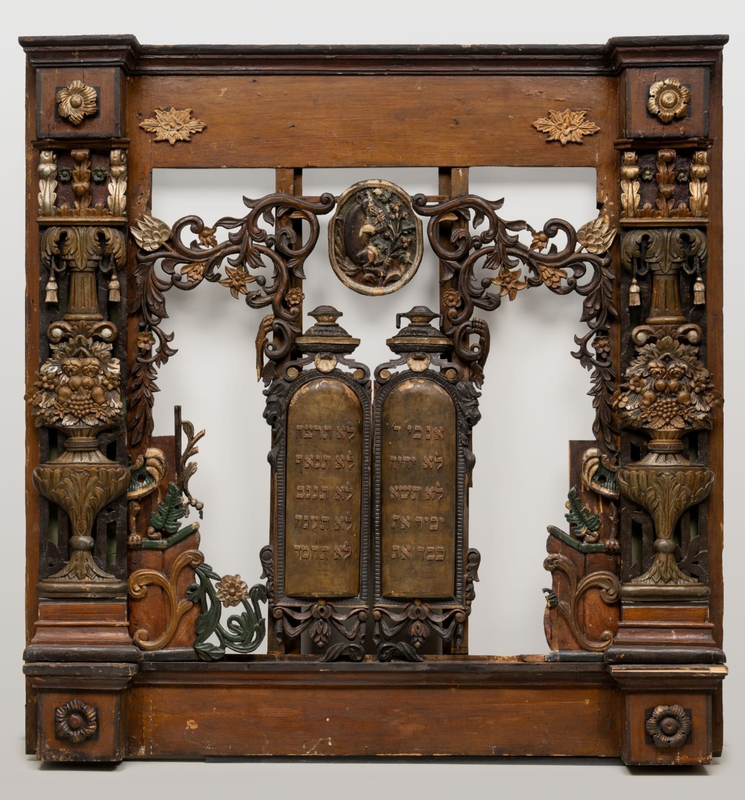 ארון הקודש שנמצא בישראל