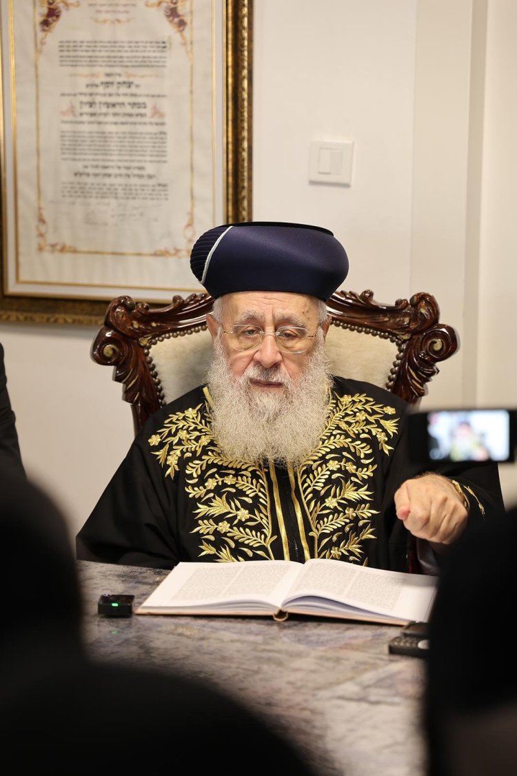 מרן הרב יצחק יוסף בשיחת חיזוק מיוחד לאברכי כולל 'פתח הדביר' (קרדיט: נועם אליהו)