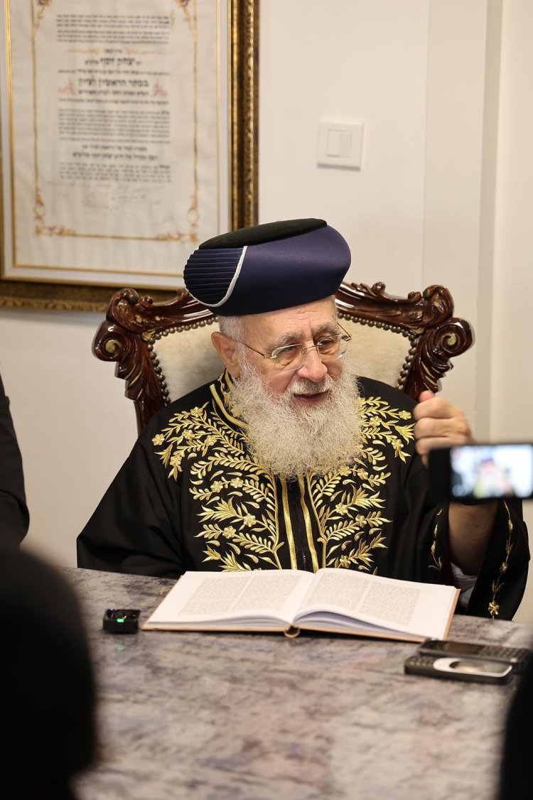 מרן הרב יצחק יוסף בשיחת חיזוק מיוחד לאברכי כולל 'פתח הדביר' (קרדיט: נועם אליהו)