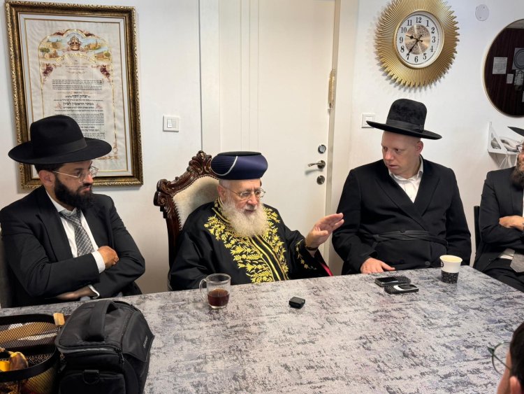 הצלם נועם אליהו תיעד: מרן הרב יצחק יוסף בשיחה לאברכי כולל 'פתח הדביר'