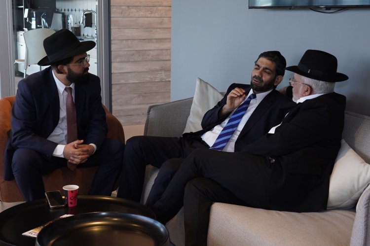 השר לשעבר מיכאל מלכיאלי בביקור מיוחד במשרדי ערוץ 2000 השר לשעבר מיכאל מלכיאלי בביקור מיוחד במשרדי ערוץ 2000