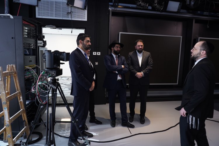 השר לשעבר מיכאל מלכיאלי בביקור מיוחד במשרדי ערוץ 2000 השר לשעבר מיכאל מלכיאלי בביקור מיוחד במשרדי ערוץ 2000